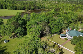 Luxury Victorian Estate with Equestrian Facilities & Trophy Lake-1