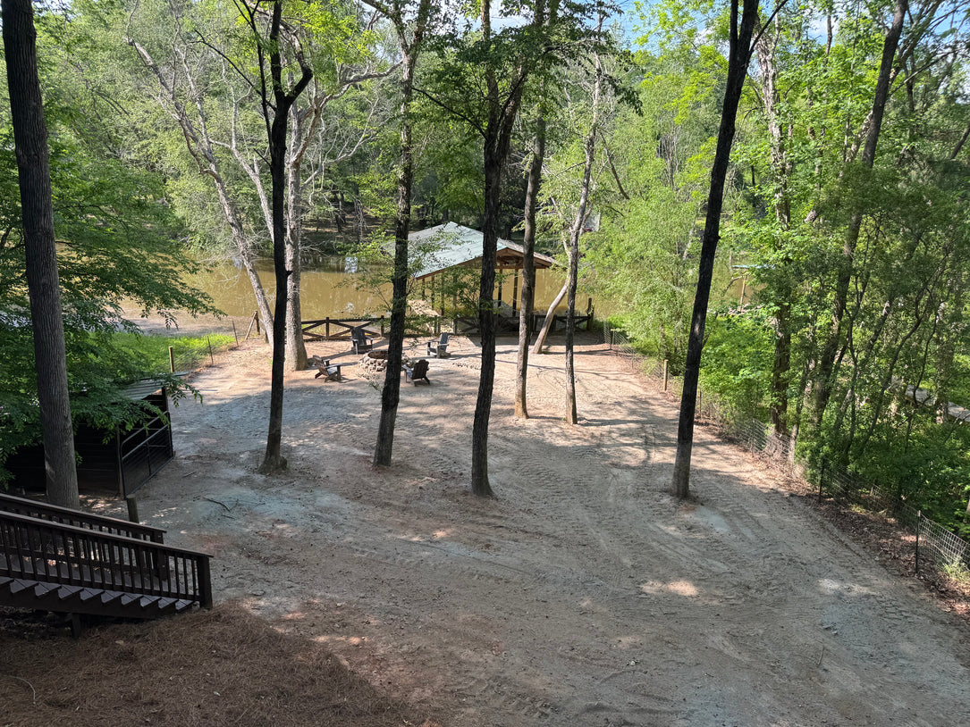 Waterfront Living on Lake Harding - Charming Rustic Cabin Retreat with Modern Comforts