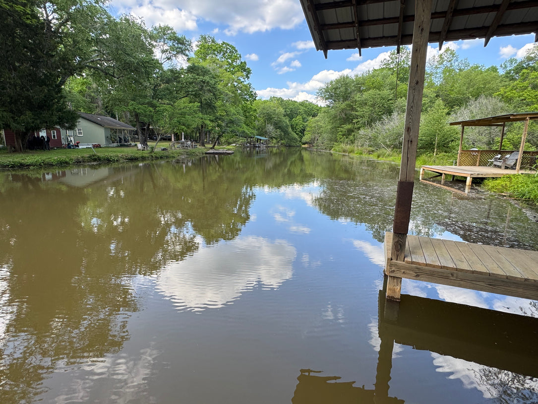 Waterfront Living on Lake Harding - Charming Rustic Cabin Retreat with Modern Comforts