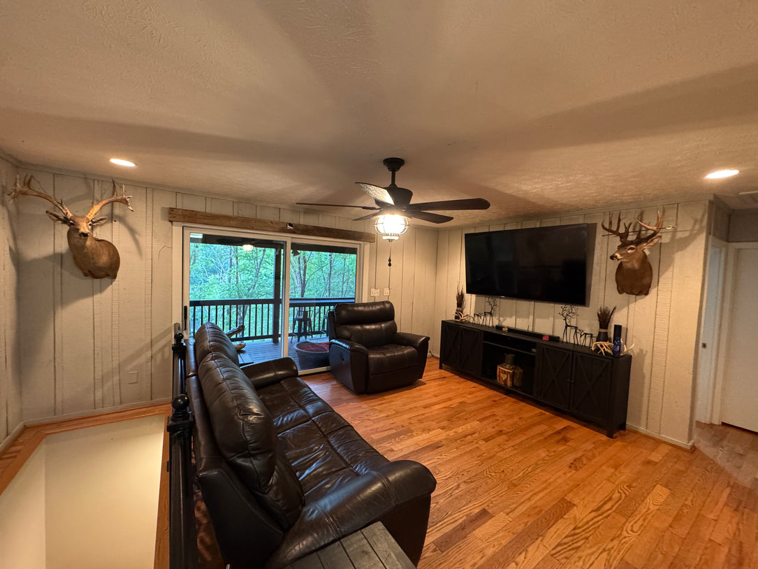 Waterfront Living on Lake Harding - Charming Rustic Cabin Retreat with Modern Comforts