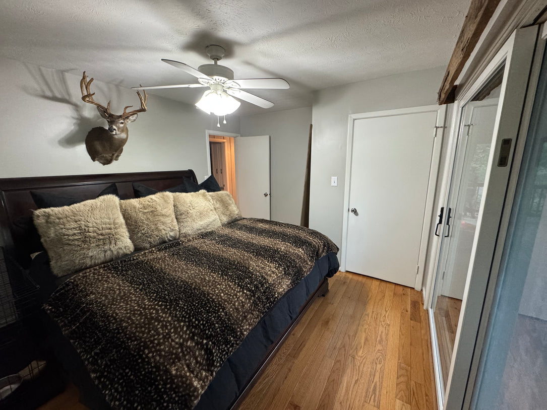 Waterfront Living on Lake Harding - Charming Rustic Cabin Retreat with Modern Comforts