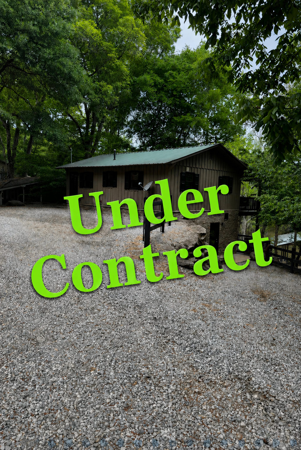 Waterfront Living on Lake Harding - Charming Rustic Cabin Retreat with Modern Comforts